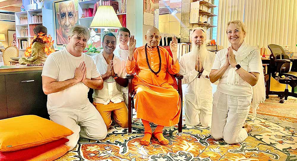 Teacher's Training Students and Swami Jyotirmayananda Integral Yoga Center of Miami FL